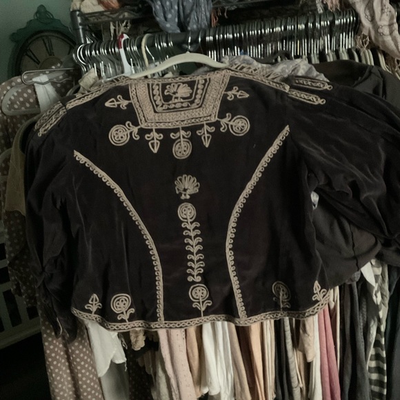 Magnolia pearl 2017 velvet embroidered cropped jacket SOLD - Picture 3 of 9